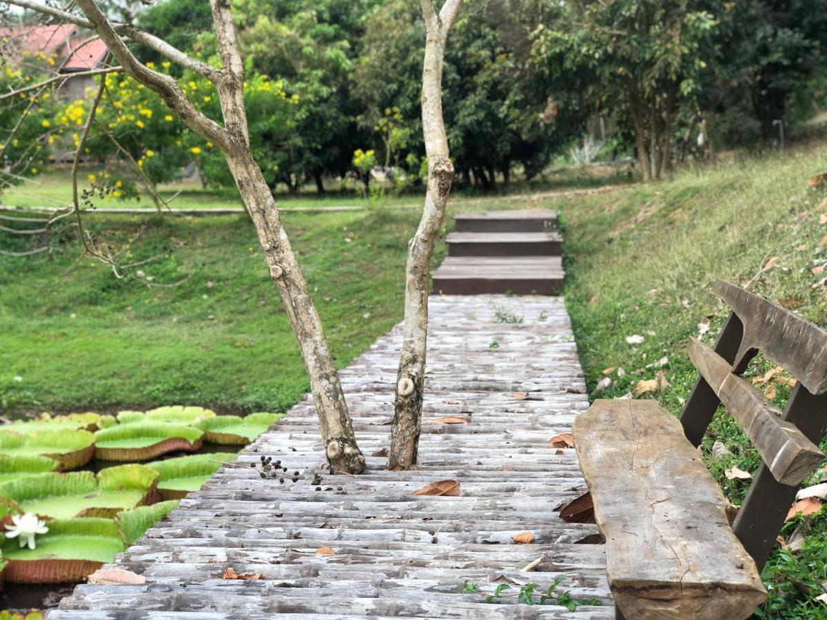 Baanrai Khunya บ้านไร่คุณย่า Sai Yok Exterior photo